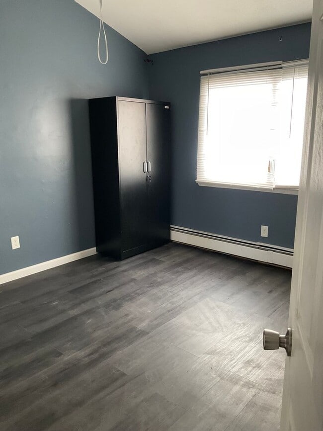 Photo - 1548 Islip Ave