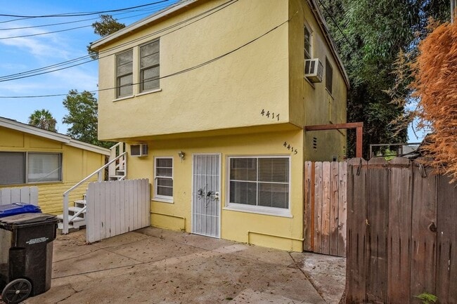 Building Photo - 4415-4419 VAN DYKE AVENUE % Unit 4417 Van Dyke Ave