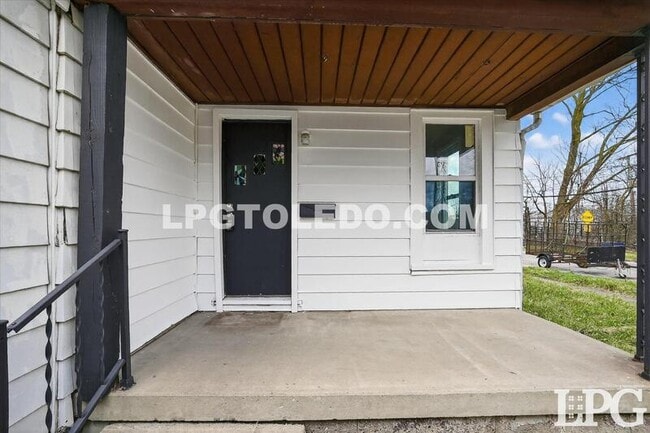 Photo - 3905 Peru St