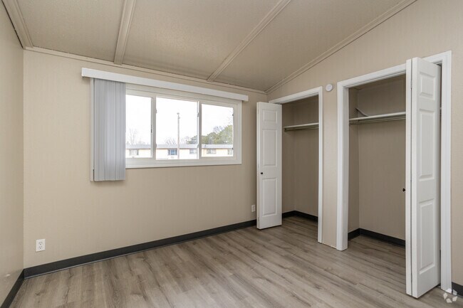 2BR, 1BA - 750SF - Secondary Bedroom