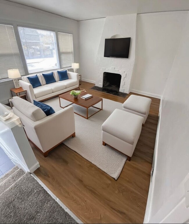 Building Photo - 82nd & Hillside Unit 8133 Hillside St