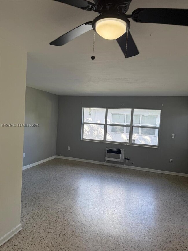 Building Photo - 1940 NE 167th St Unit 3