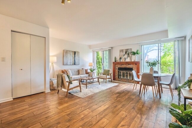Photo - 514 E Windgate Ct