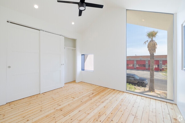 1 habitación, 1 baño - 600 pies cuadrados - Dormitorio - The Tailor