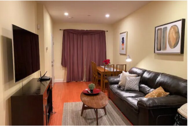 Building Photo - 676 N 33rd St Unit 1st fl & basement 3b2b Rental
