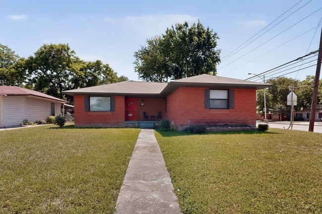 Photo - 2104 Hillburn Dr