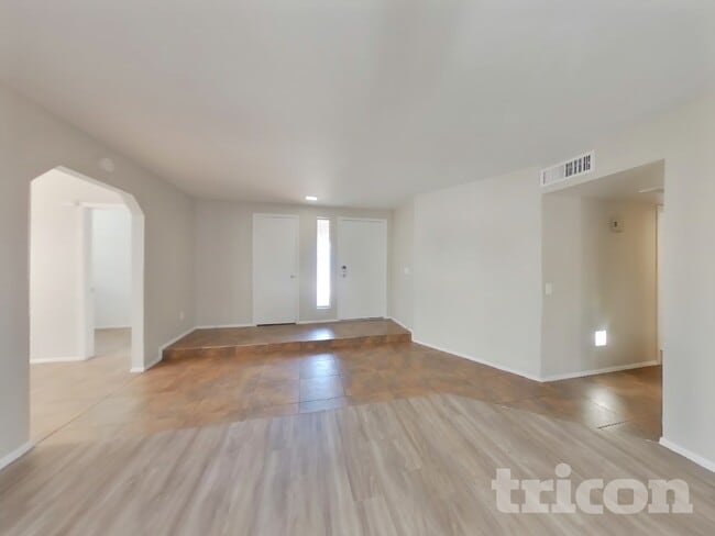 Photo - 570 W Myrna Ln