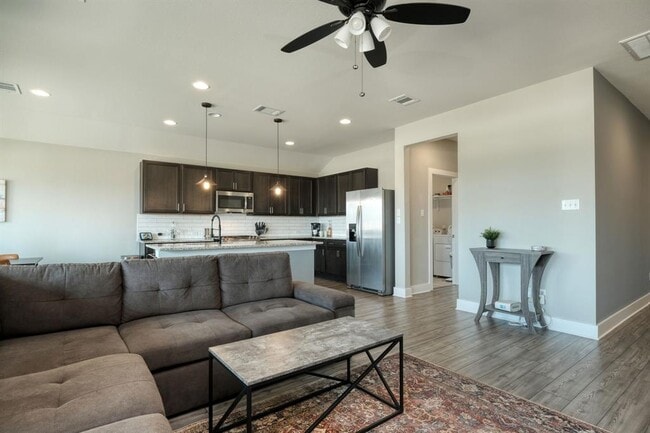 Photo - 229 Finstown St