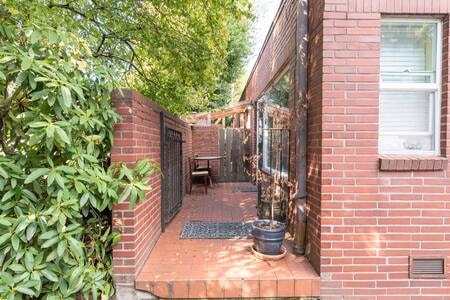 Building Photo - 2233-2243-2243 NW Flanders St Rental