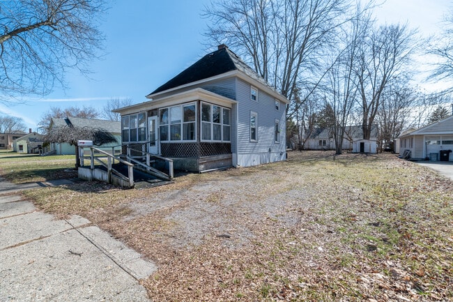 Photo - 1827 Gilbert St