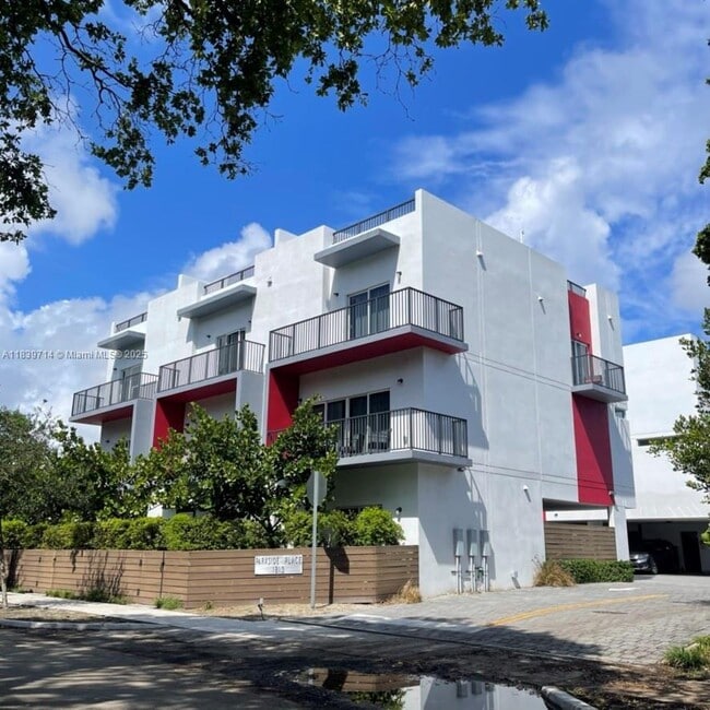 Photo - 1813 Madison St