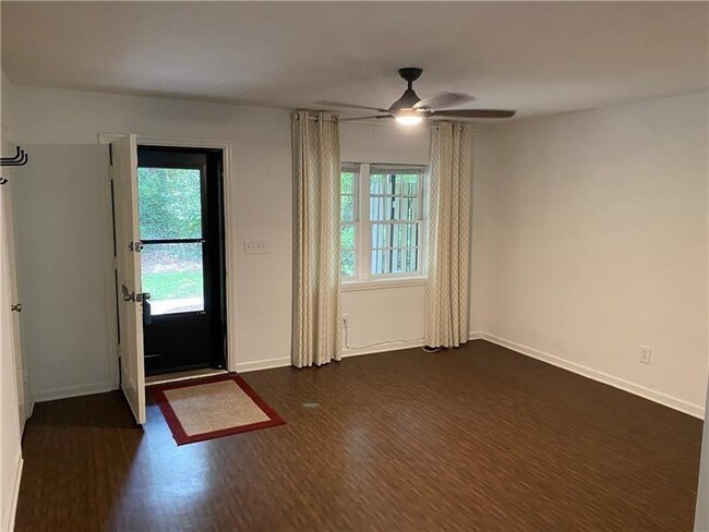 Photo - 3095 Colonial Way Unit M