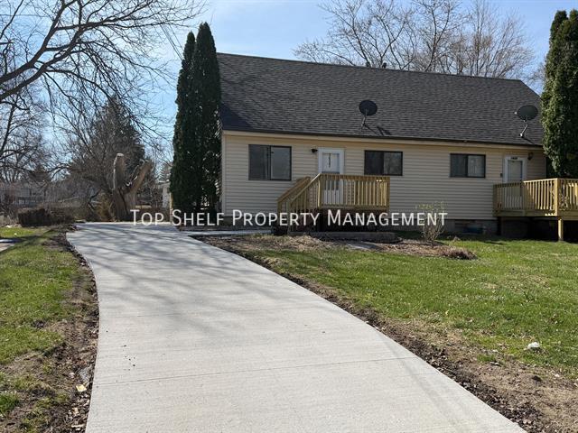 Building Photo - 1627 E Glenwood Dr