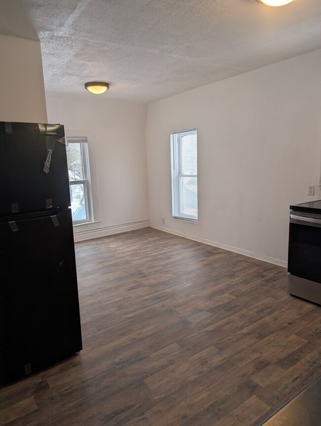 Photo - 64 E Maple Unidad 64 E. Maple apt. #4