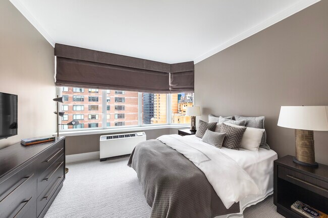 Photo - 300 E 55th St