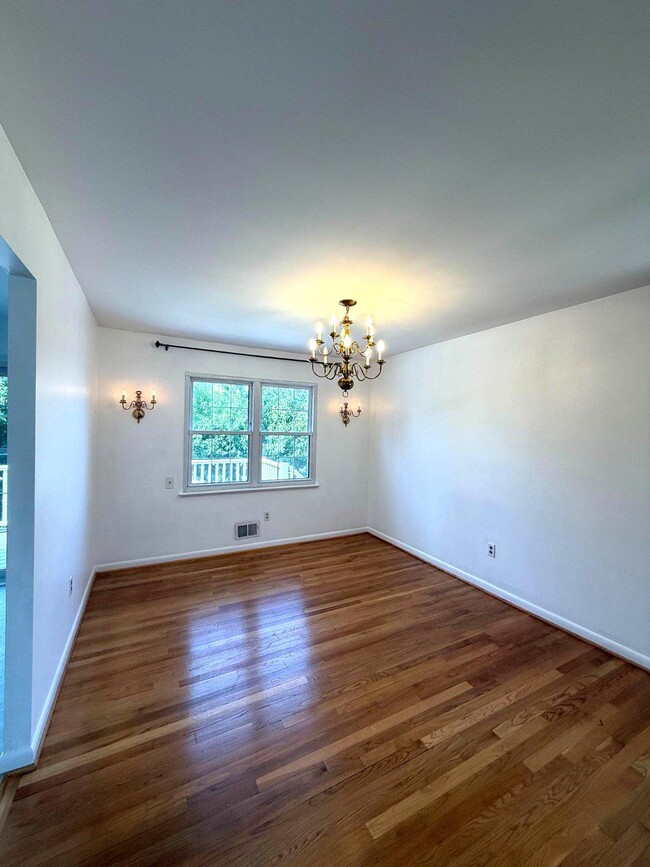1234 Pleasant Valley Dr