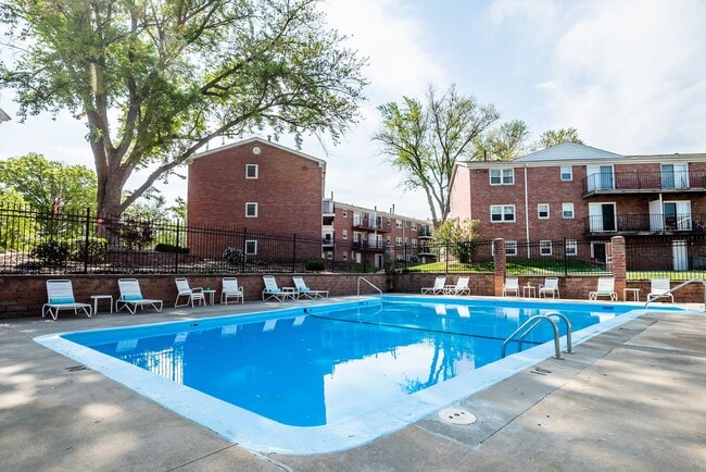 The Colonial Apartments