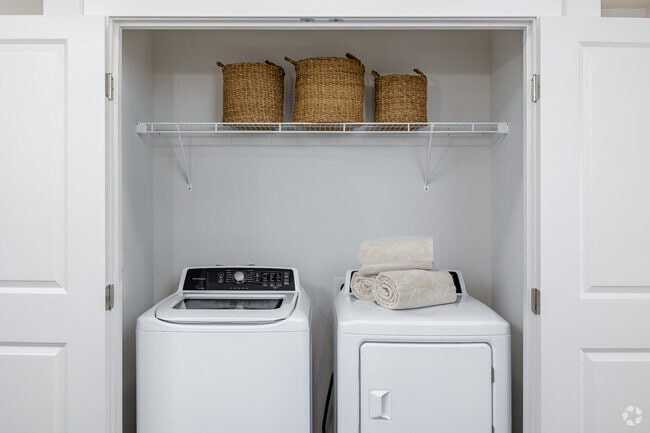 2BR, 2BA - 1,142SF - Laundry