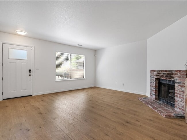 Photo - 843 Falcon Way