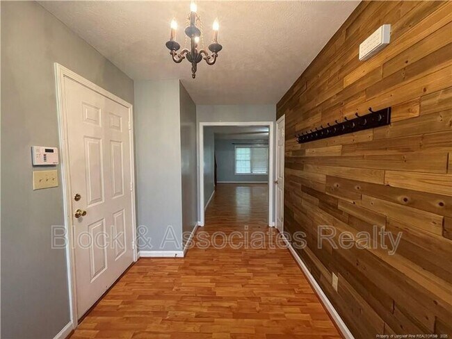 Photo - 596 E Lake Ridge Rd