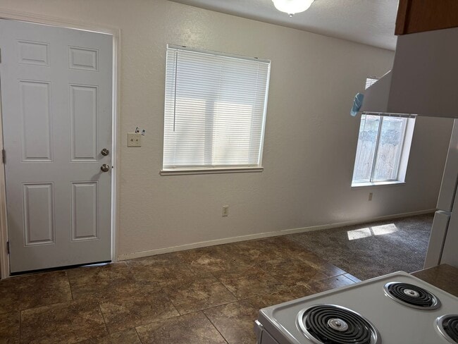 Photo - Large 4 bedroom cabin with fireplace
