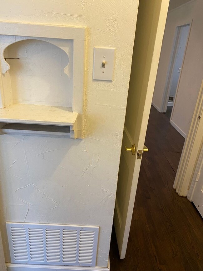 Photo - 405 Williams St