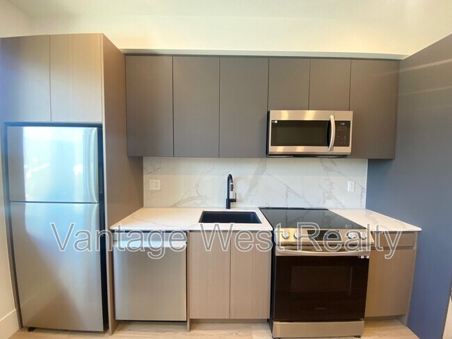 Photo - 720-720 K. L. O. Rd