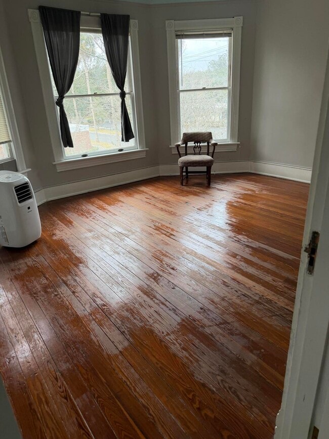 Building Photo - 531 NE 2nd St