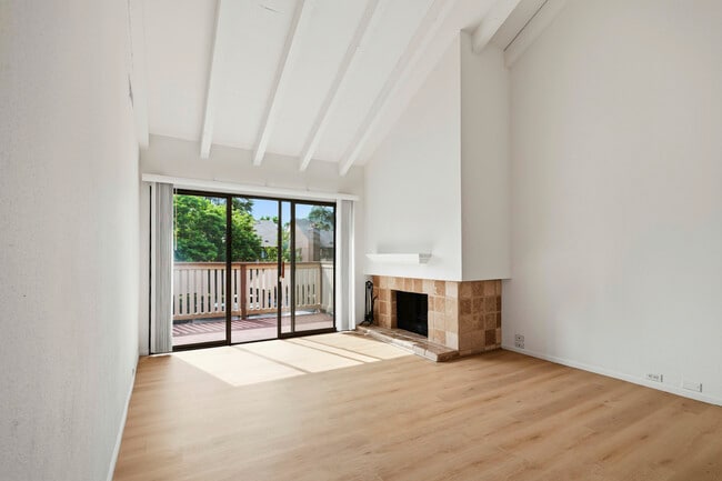 Photo - 523 Woodside Oaks Unit 2