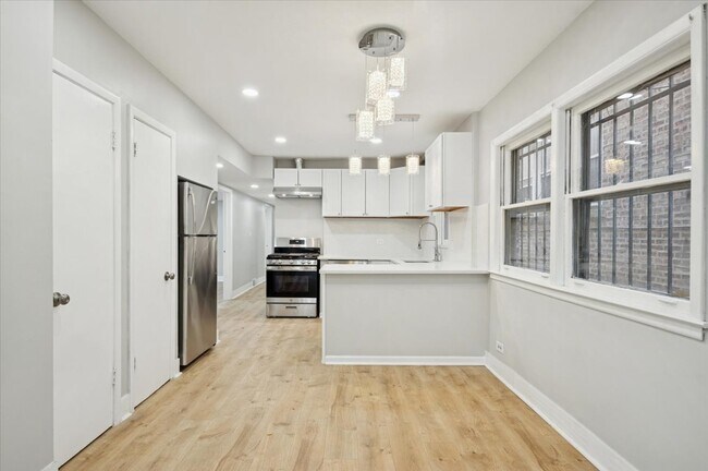 Photo - 2623 W Arthur Ave Unit 1