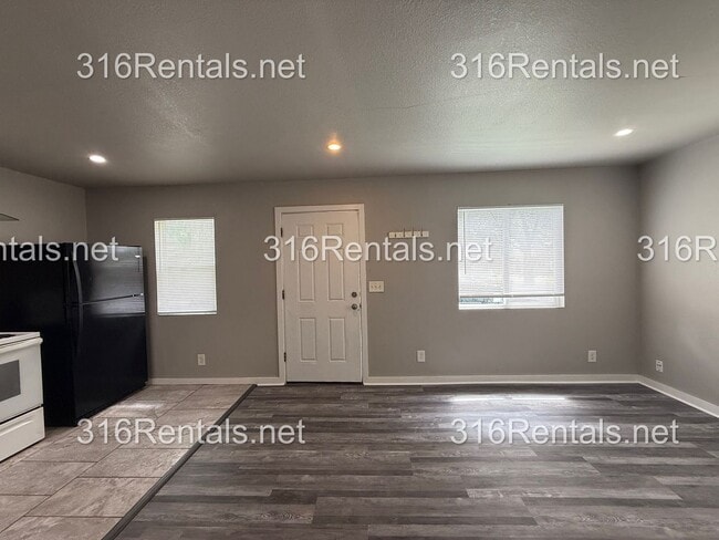 Photo - $595 - Available NOW! Beautiful 1 bedroom/ 1 bathroom Duplex Unit 823