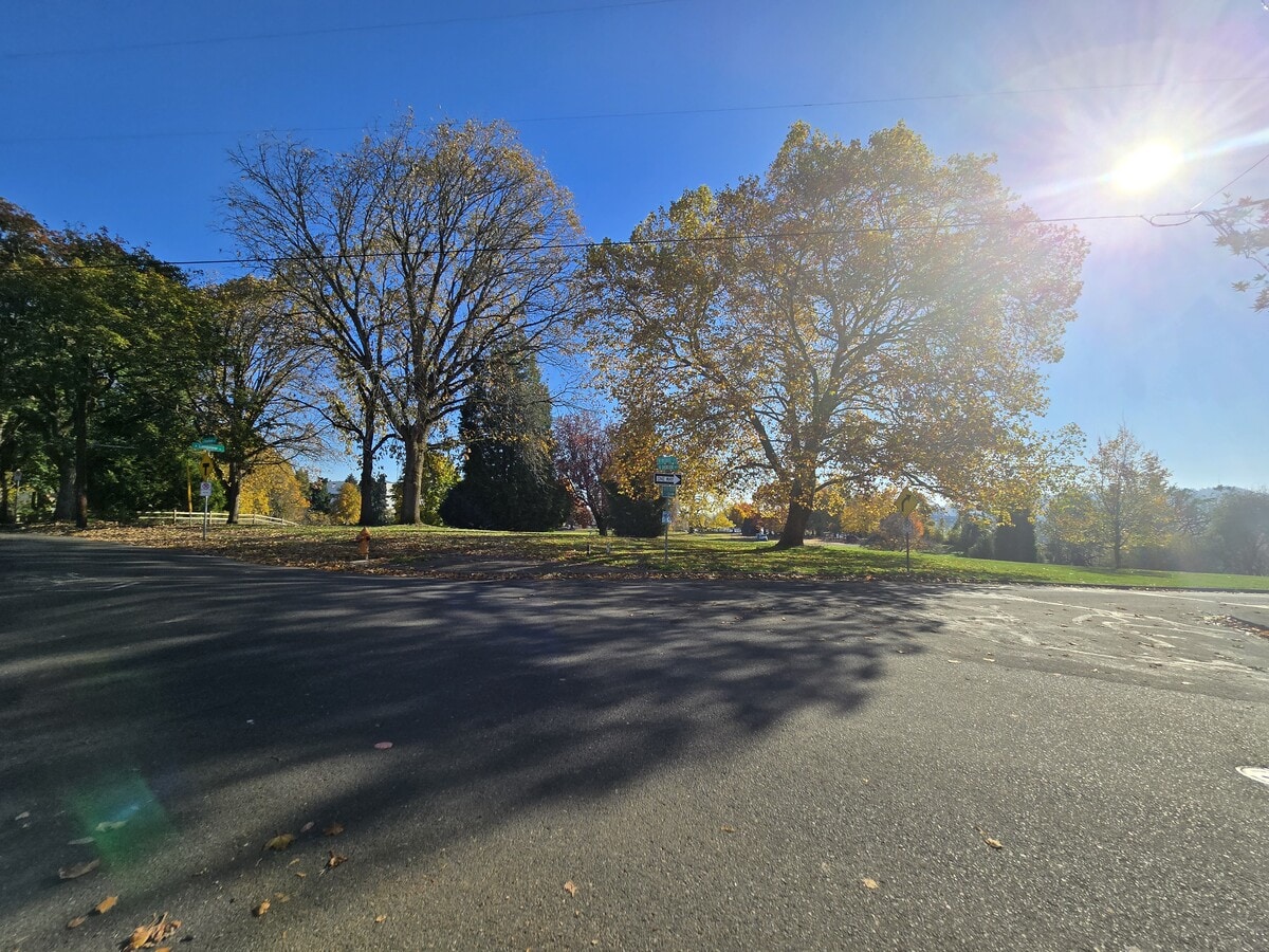 Photo - 3705 N Longview Ave Unit A