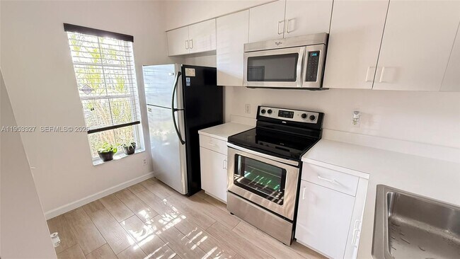 Photo - 16727 Hemingway Dr