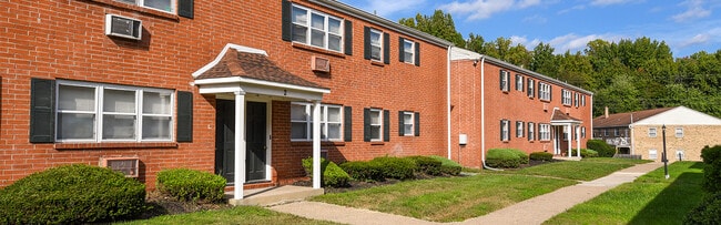 Lynnebrook Gardens Apartments - Lynnebrook Gardens Apartments