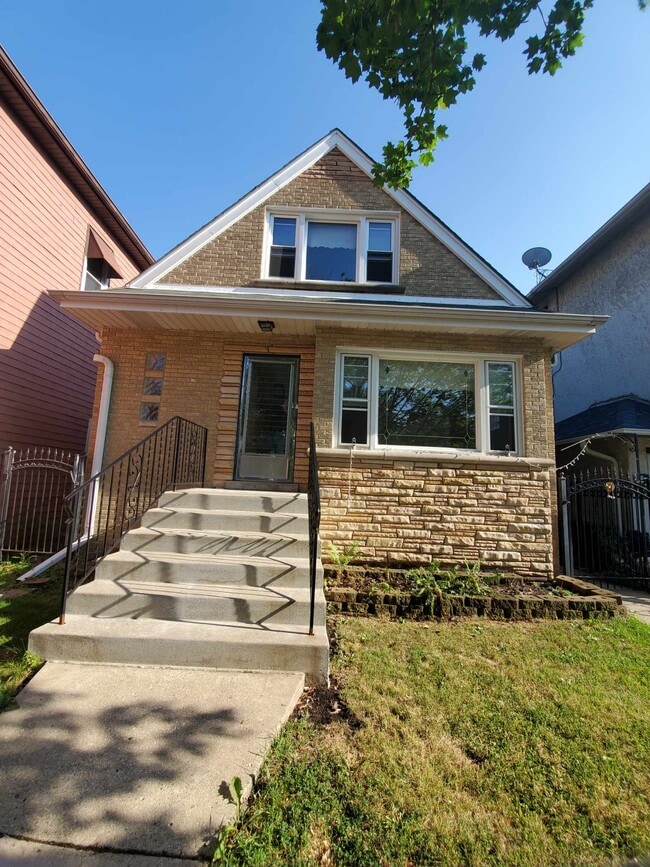 Building Photo - 5007 W Grace St Unit 5007 W. Grace #1