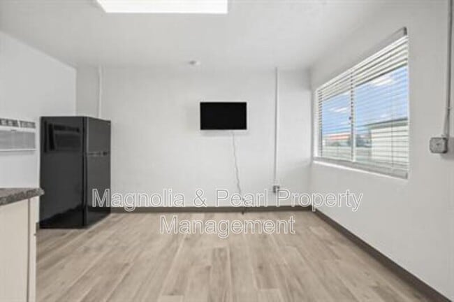 Photo - 201 S Main St