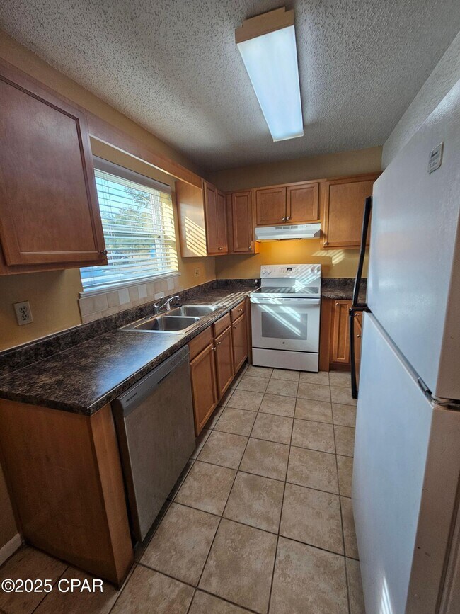 Photo - 1325 W 12th St