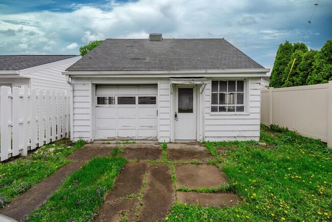 Photo - 911 W Madison St Unit 911 W Madison- left