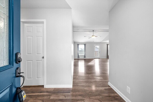 Photo - RANCH with huge, fenced yard on a corner lot!! Minutes to Fort Campbell, I-24, Clarksville, and a...