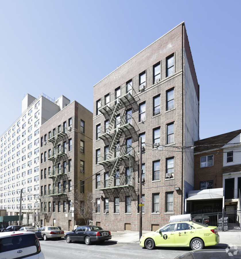 Photo - 1205 Findlay Ave Apartments