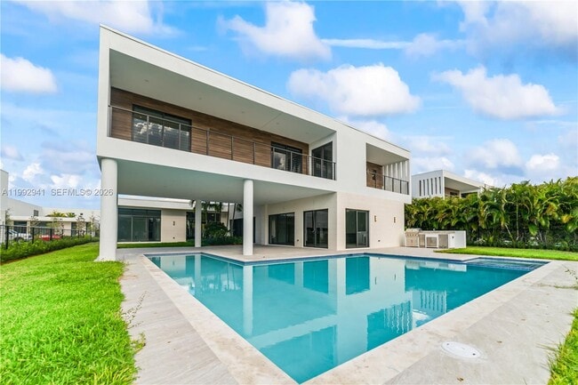 Building Photo - 16680 Botaniko Dr N