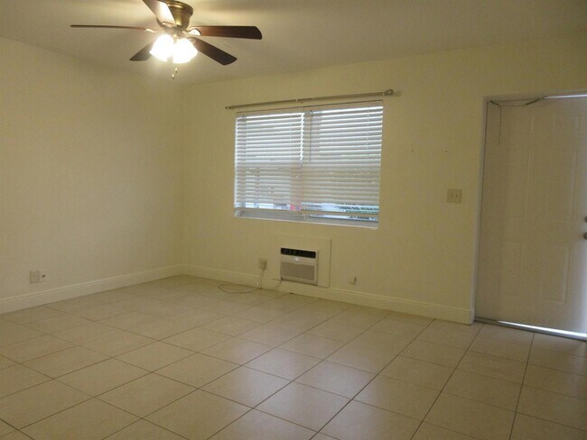 Photo - 1415 N J St Unidad 6