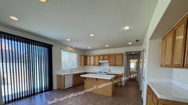 Spaciouse 4 Bed- 3 full Bath + plus Loft Home
