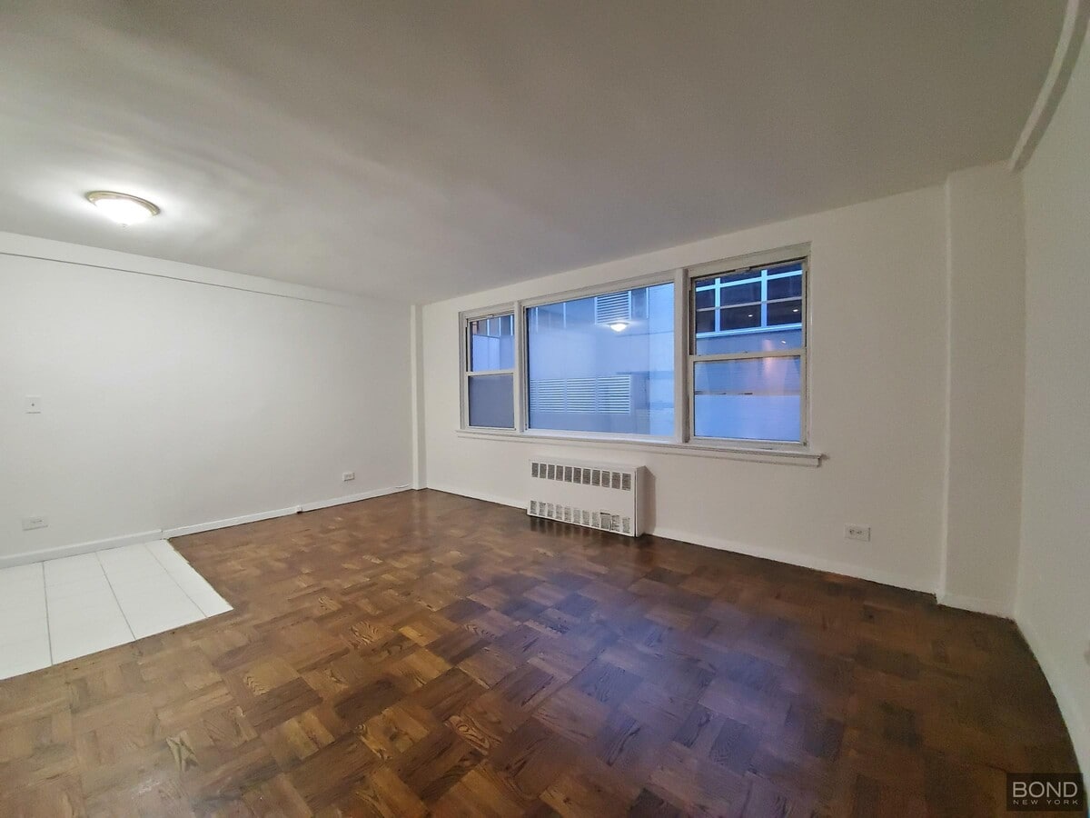 Photo - 160 E 55th St Apartment Unit 2A