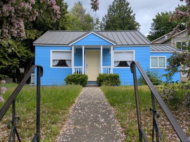 Building Photo - 1021 W Mill Ave