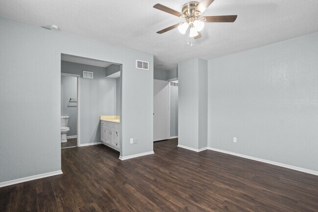 Photo - 642 NW Valleybrook Rd