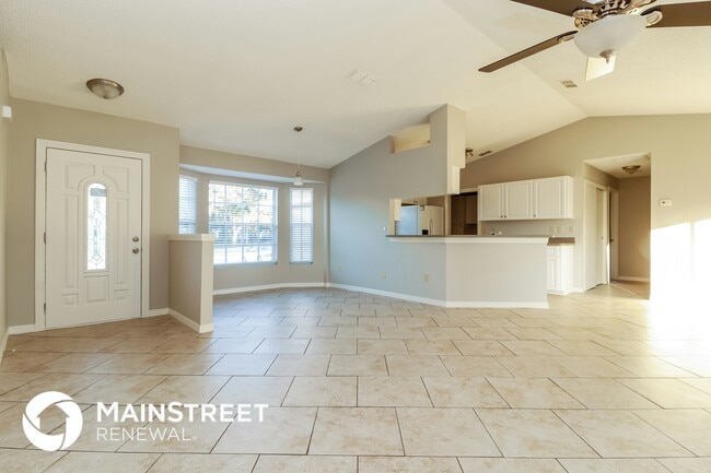 Photo - 8318 Colma St