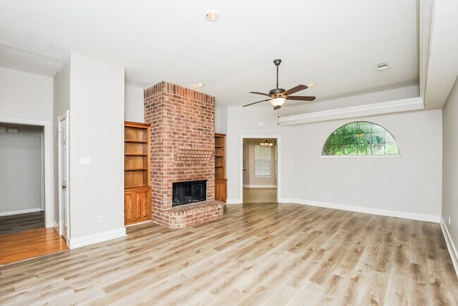 Photo - 752 Bryan Dr