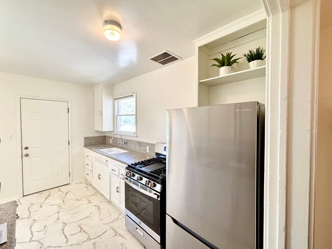 Building Photo - 2338 Keeler St