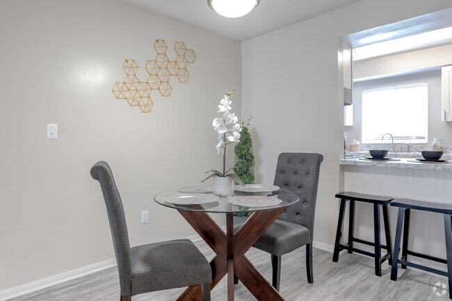 2BD,1BA - 912SF - Peppertree Village Apartments